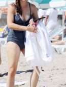 Jennifer Garner in Swimsuit at the Beach in Los Angeles