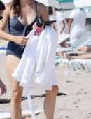 Jennifer Garner in Swimsuit at the Beach in Los Angeles