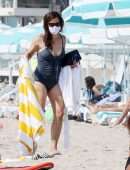 Jennifer Garner in Swimsuit at the Beach in Los Angeles