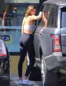 Kaia Gerber Booty in Leggings getting Drinks in West Hollywood
