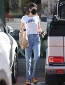 Kendall Jenner in Jeans, Picking up Food in Malibu