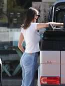 Kendall Jenner in Jeans, Picking up Food in Malibu