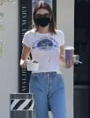 Kendall Jenner in Jeans, Picking up Food in Malibu