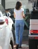 Kendall Jenner in Jeans, Picking up Food in Malibu