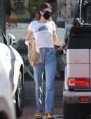 Kendall Jenner in Jeans, Picking up Food in Malibu