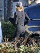 Renee Zellweger Booty, while Walking her Dogs in Santa Monica