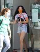 Rumer Willis Visiting Healthy Spot Pet Shop with her Puppy in Los Angeles