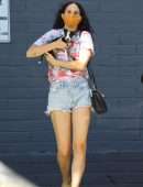 Rumer Willis Visiting Healthy Spot Pet Shop with her Puppy in Los Angeles