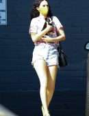 Rumer Willis Visiting Healthy Spot Pet Shop with her Puppy in Los Angeles