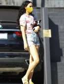 Rumer Willis Visiting Healthy Spot Pet Shop with her Puppy in Los Angeles