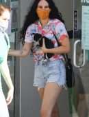 Rumer Willis Visiting Healthy Spot Pet Shop with her Puppy in Los Angeles