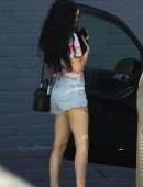 Rumer Willis Visiting Healthy Spot Pet Shop with her Puppy in Los Angeles