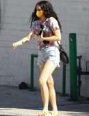 Rumer Willis Visiting Healthy Spot Pet Shop with her Puppy in Los Angeles