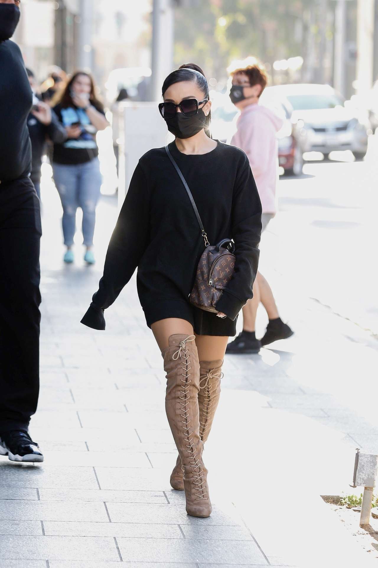 Ariana Grande Leggy, Shopping in Beverly Hills