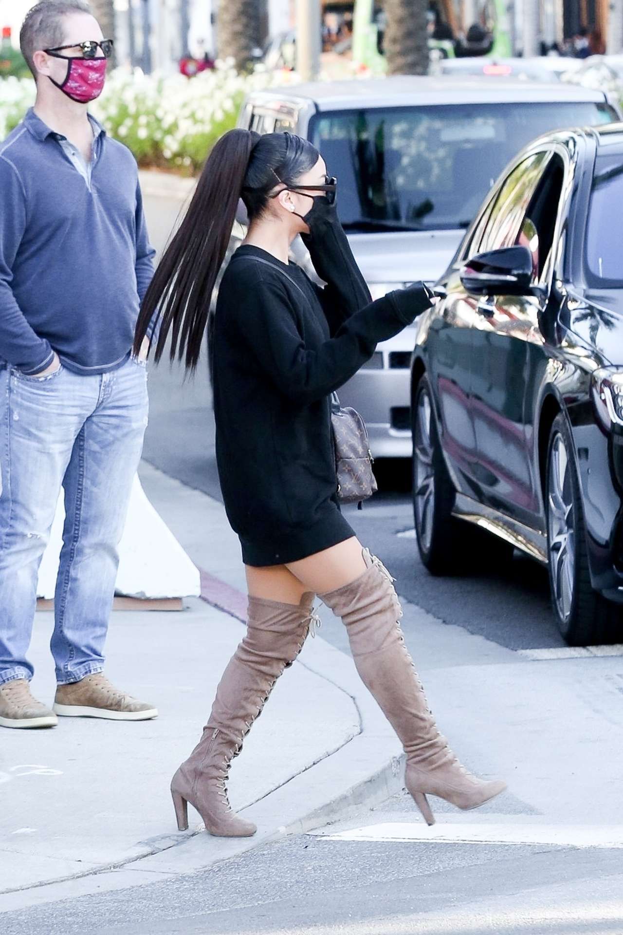 Ariana Grande Leggy, Shopping in Beverly Hills