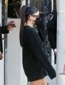 Ariana Grande Leggy, Shopping in Beverly Hills