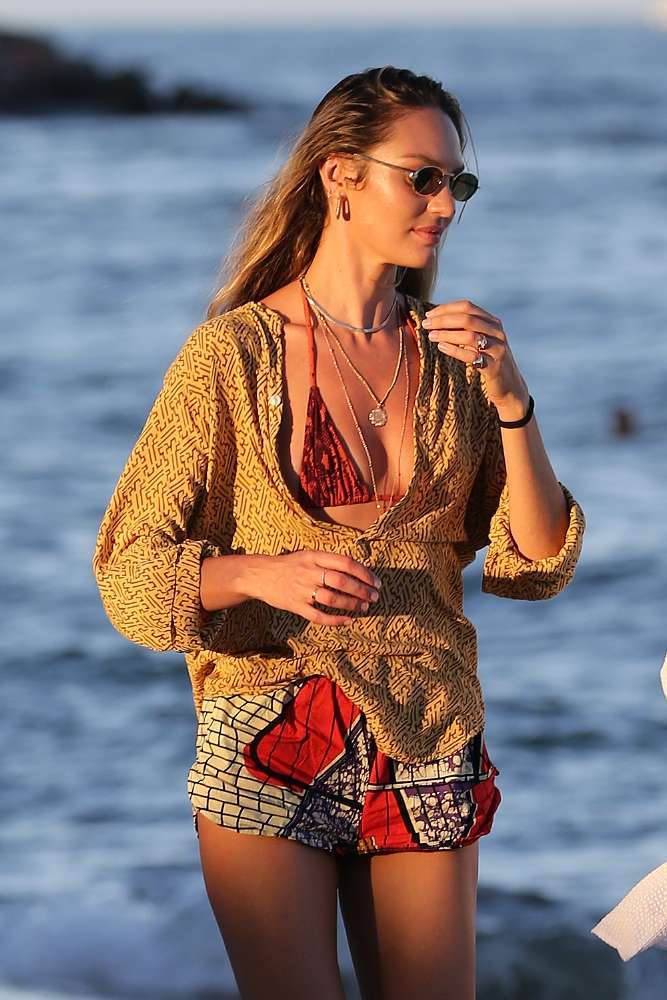 Candice Swanepoel on the Beach with a Friend in Miami