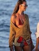 Candice Swanepoel on the Beach with a Friend in Miami