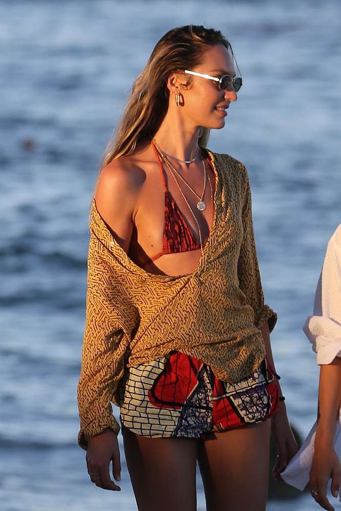 Candice Swanepoel on the Beach with a Friend in Miami