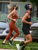 Candice Swanepoel Pokies, Jogging in Miami