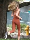 Candice Swanepoel Pokies, Jogging in Miami