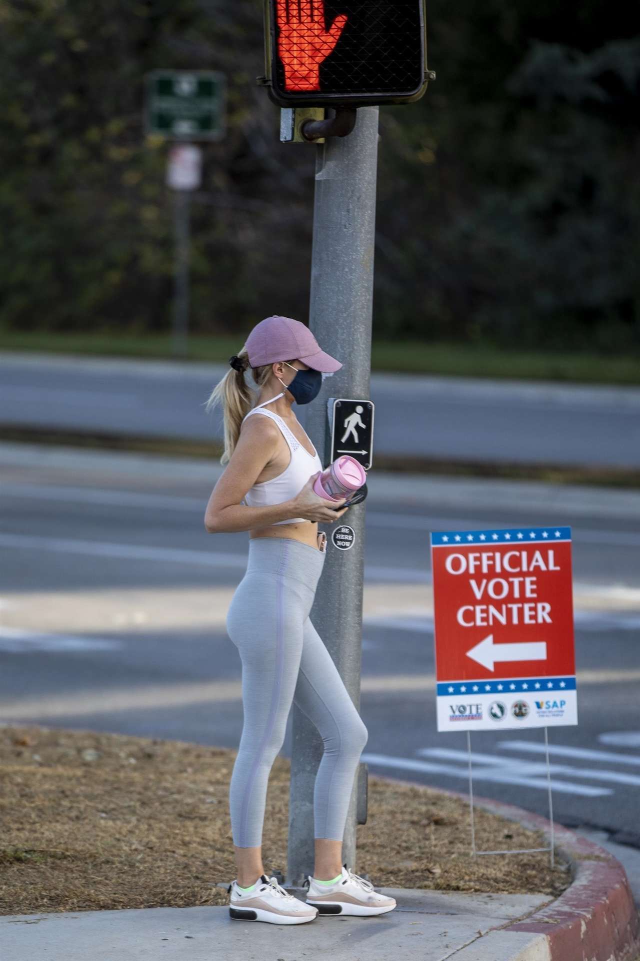 Hayley Roberts Booty in Leggings Out in Calabasas