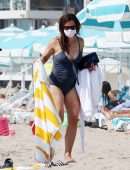 Jennifer Garner in Swimsuit at the Beach in Malibu