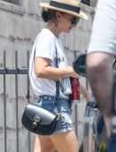 Natalie Portman Leggy, Out in Sydney