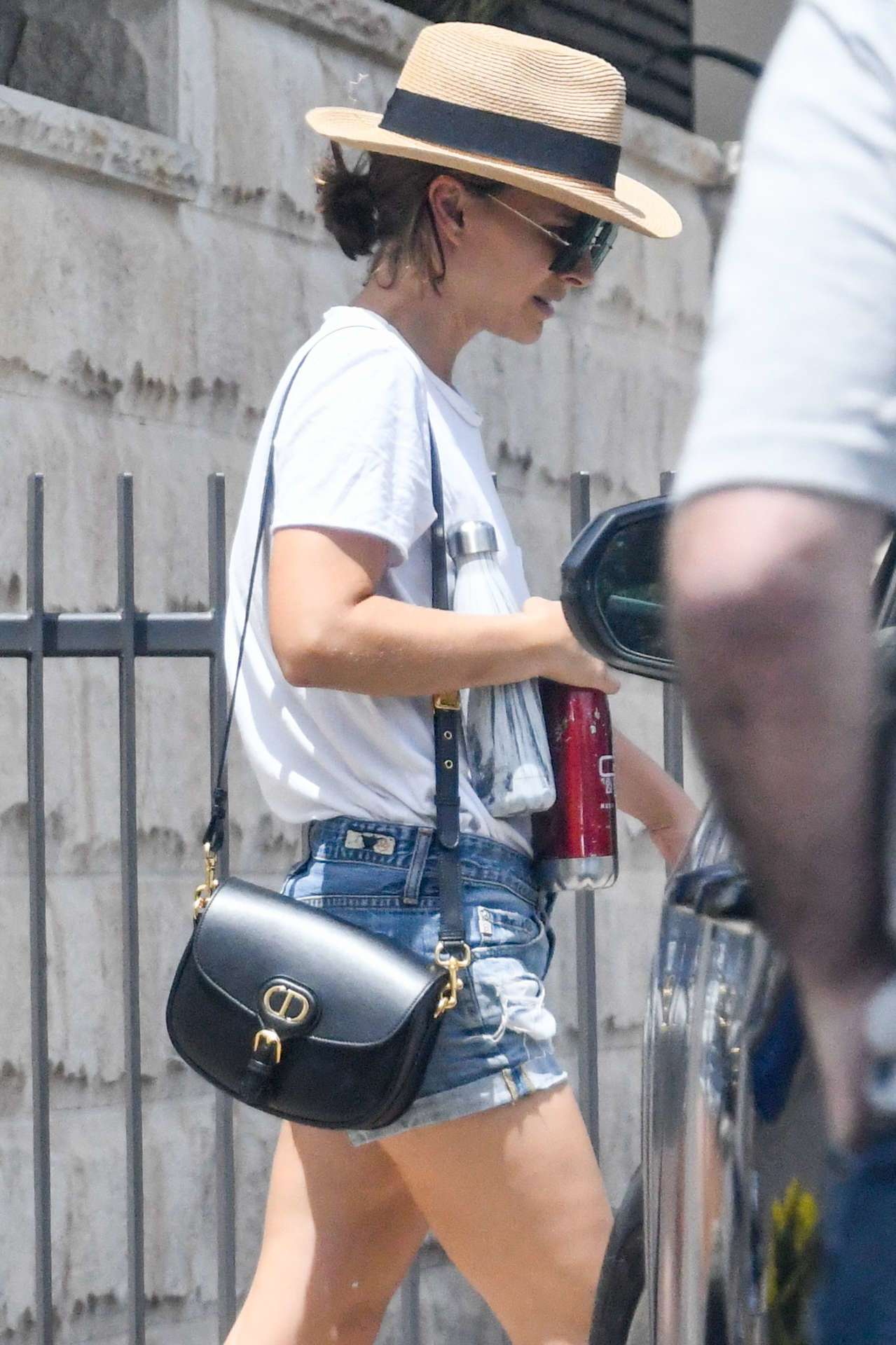 Natalie Portman Leggy, Out in Sydney