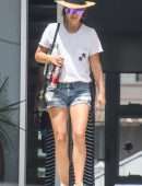 Natalie Portman Leggy, Out in Sydney