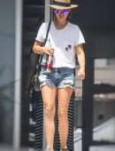 Natalie Portman Leggy, Out in Sydney