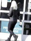 Ariel Winter Booty, Outside Bed, Bath & Beyond in Los Angeles
