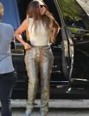 Khloe Kardashian and Kim Kardashian Visiting a Friend in Malibu