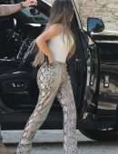 Khloe Kardashian and Kim Kardashian Visiting a Friend in Malibu