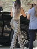 Khloe Kardashian and Kim Kardashian Visiting a Friend in Malibu