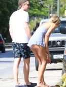 Kimberley Garner Leggy, Out in Holetown, Barbados