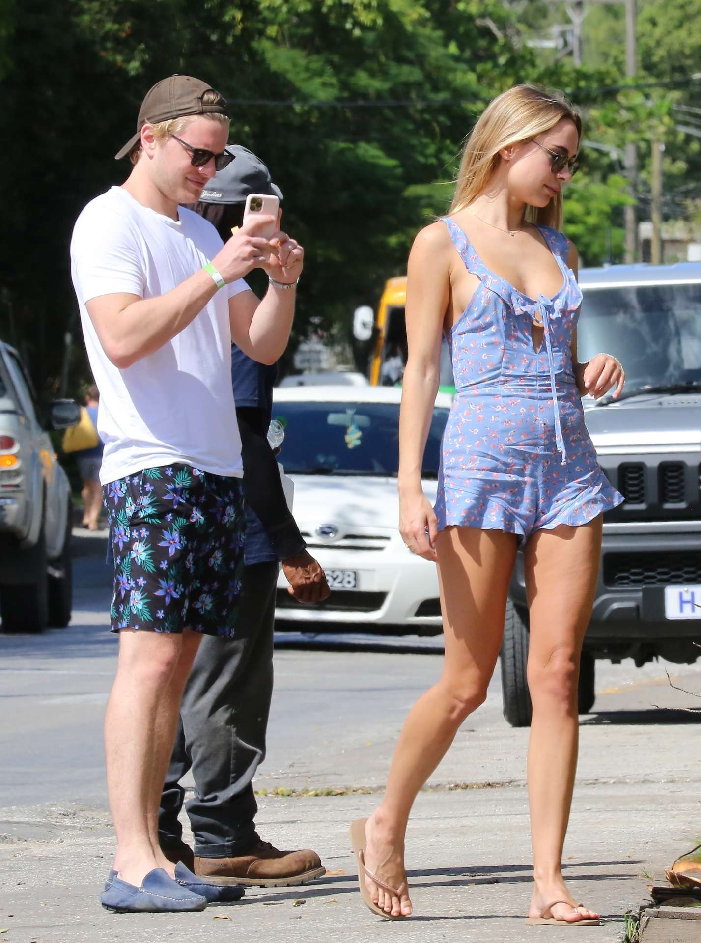 Kimberley Garner Leggy, Out in Holetown, Barbados