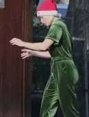Kristen Bell Outside her New Home in Los Feliz