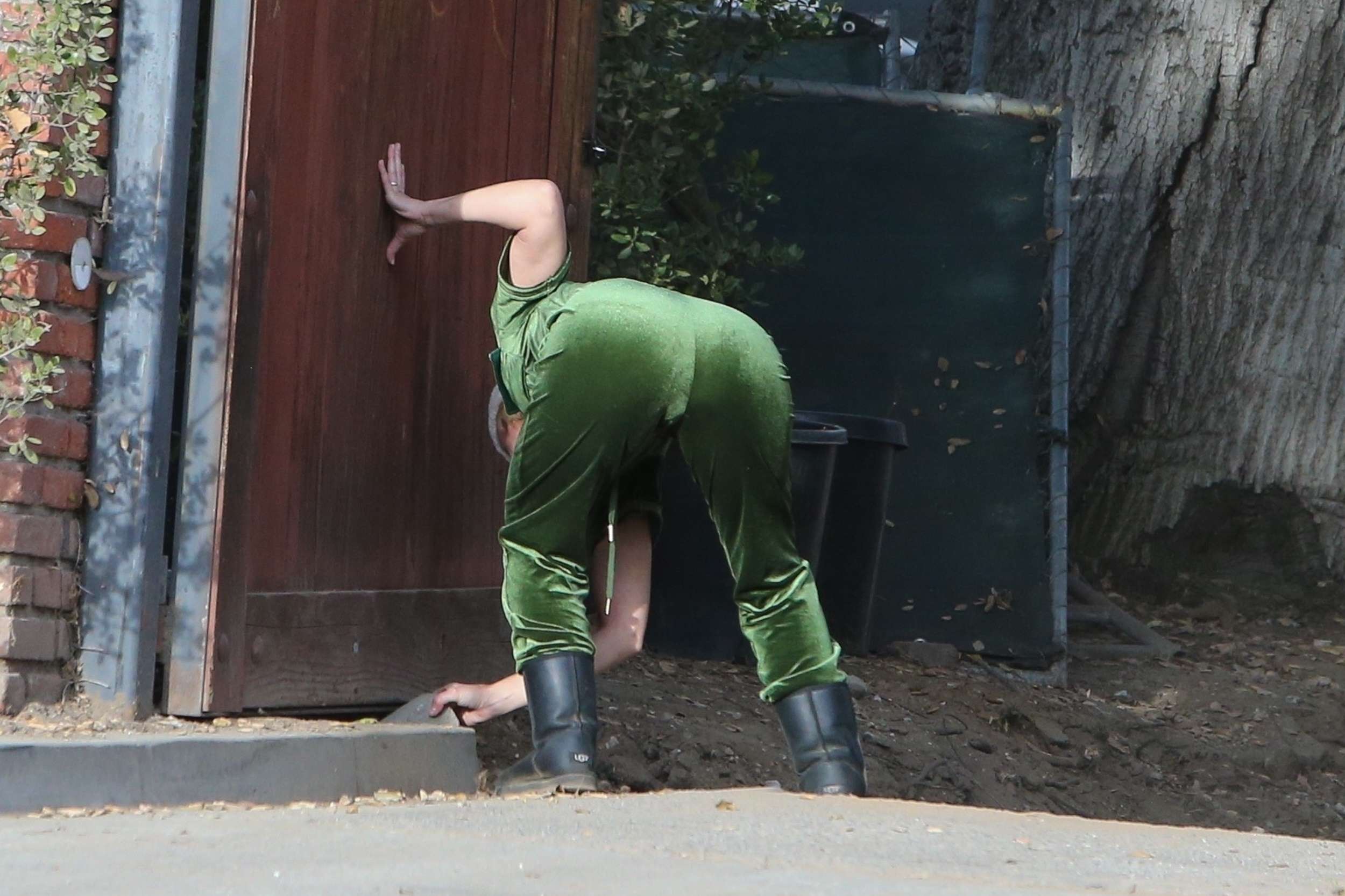 Kristen Bell Outside her New Home in Los Feliz