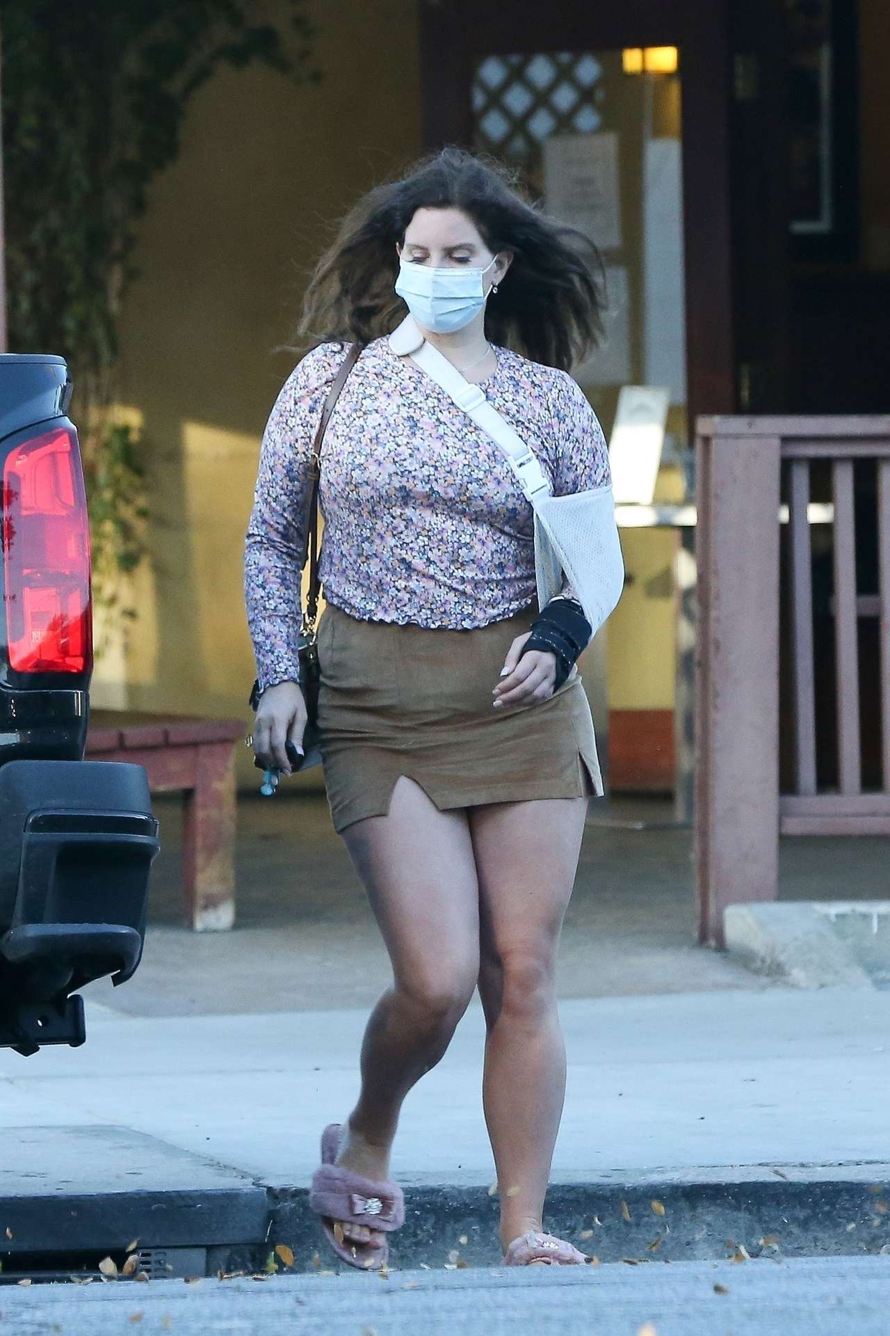 Lana Del Rey Leggy Outside Il Tramezzino in Studio City