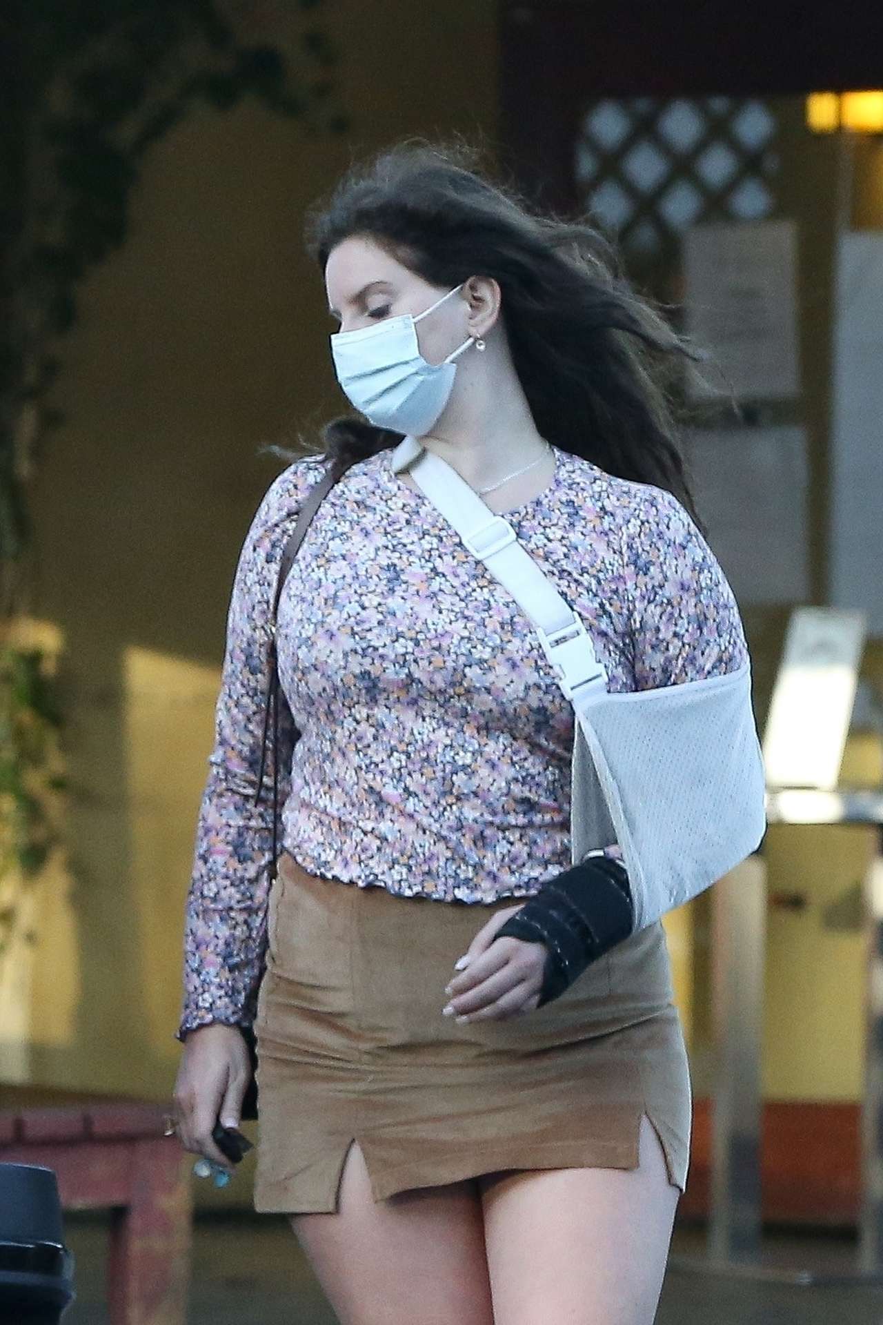 Lana Del Rey Leggy Outside Il Tramezzino in Studio City