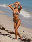 Pia Mia Perez Booty in a Thong BIkini on the Beach in Miami
