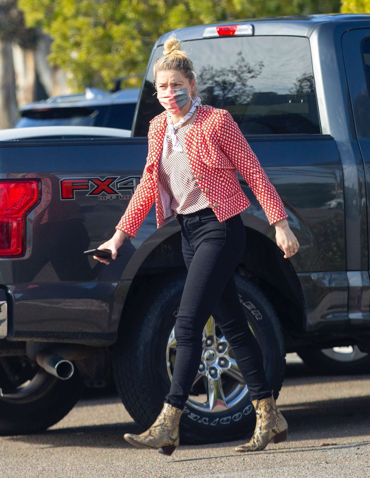 Amber Heard in Jeans, Out with her Girlfriend in San Diego