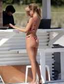 Kimberley Garner Upskirt Booty at the Beach in a Thong Bikini in Miami