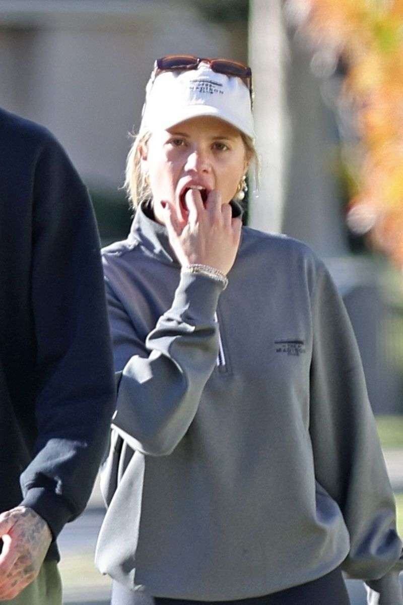 Sofia Richie in Tights for a Morning Walk in LA