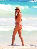 Caroline Vreeland Cleavage and Booty in Bikini on the Beach in Tulum
