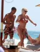Caroline Vreeland Cleavage and Booty in Bikini on the Beach in Tulum