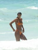 Lais Ribeiro Cleavage in Bikini on the Beach in Tulum