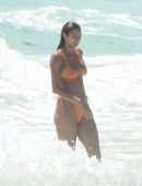 Lais Ribeiro Cleavage in Bikini on the Beach in Tulum