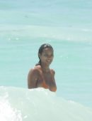 Lais Ribeiro Cleavage in Bikini on the Beach in Tulum